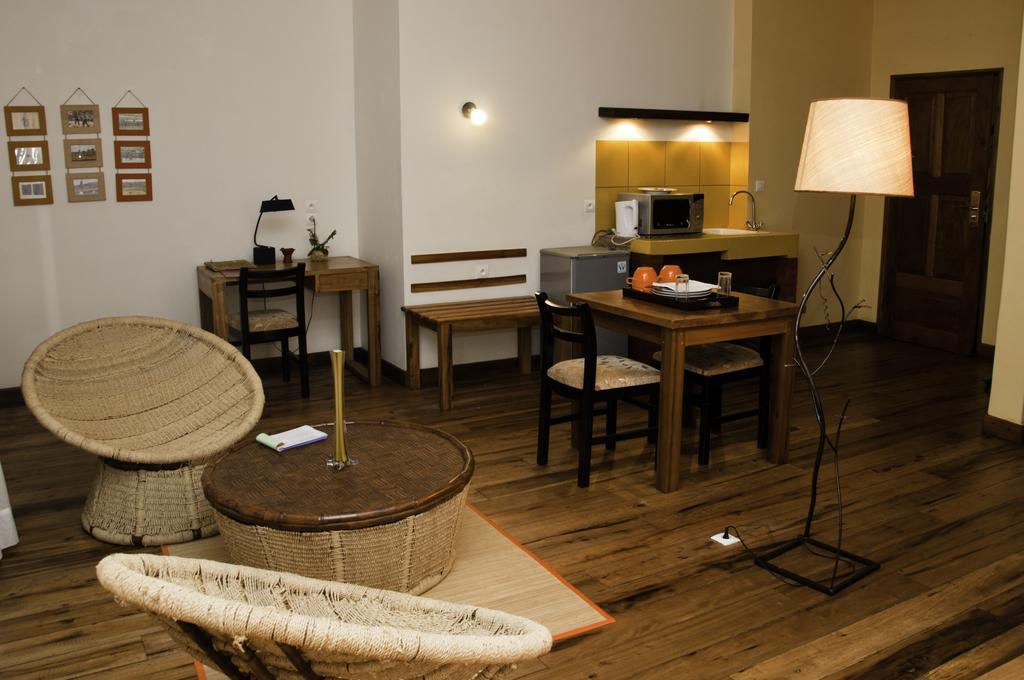 Hotel Restaurant Le Combava Антананариву Стая снимка