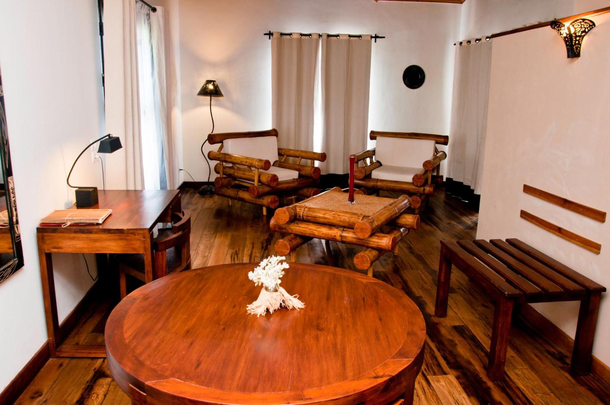 Hotel Restaurant Le Combava Антананариву Екстериор снимка